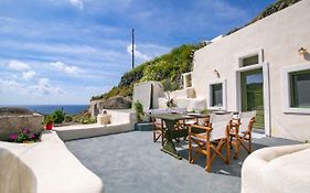Agrilia Secluded Cave House
