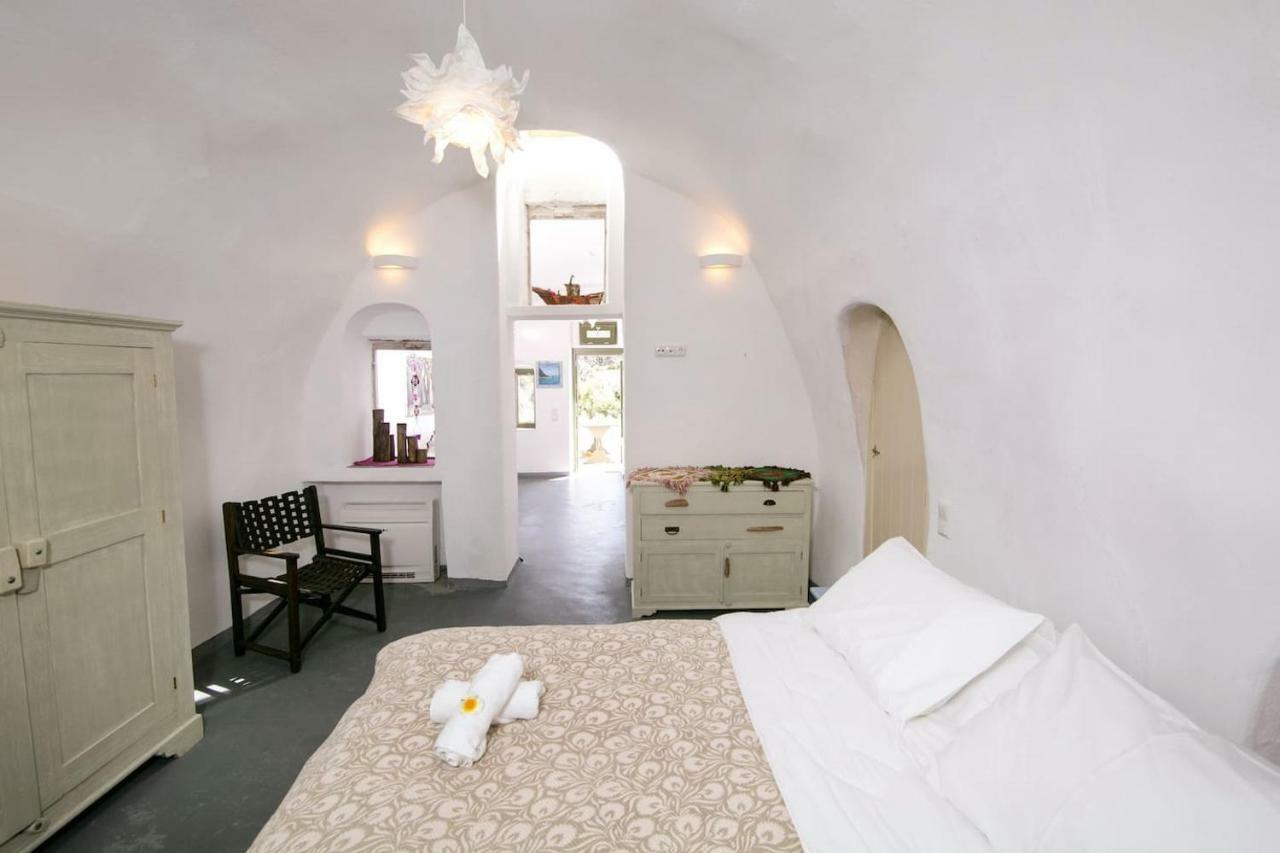 Villa Agrilia Secluded Cave House à Thirassía Extérieur photo