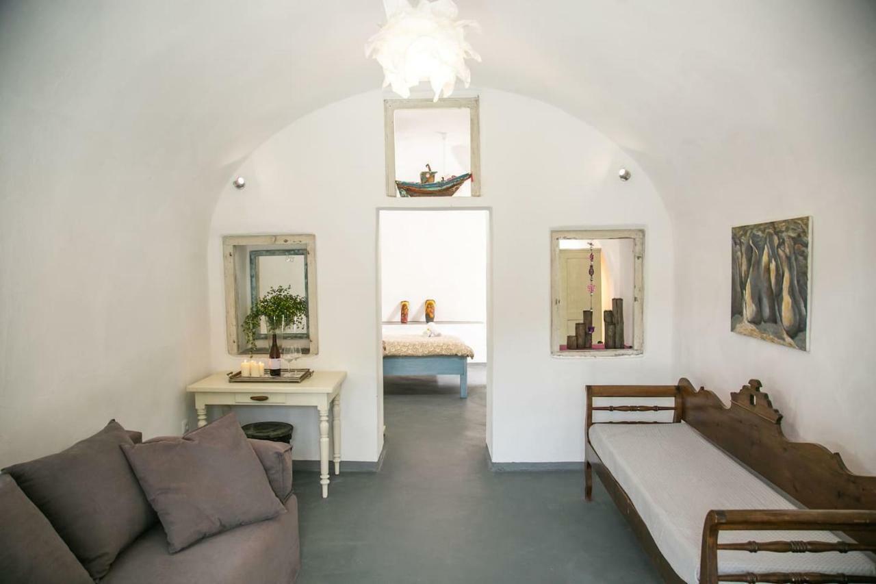 Villa Agrilia Secluded Cave House à Thirassía Extérieur photo
