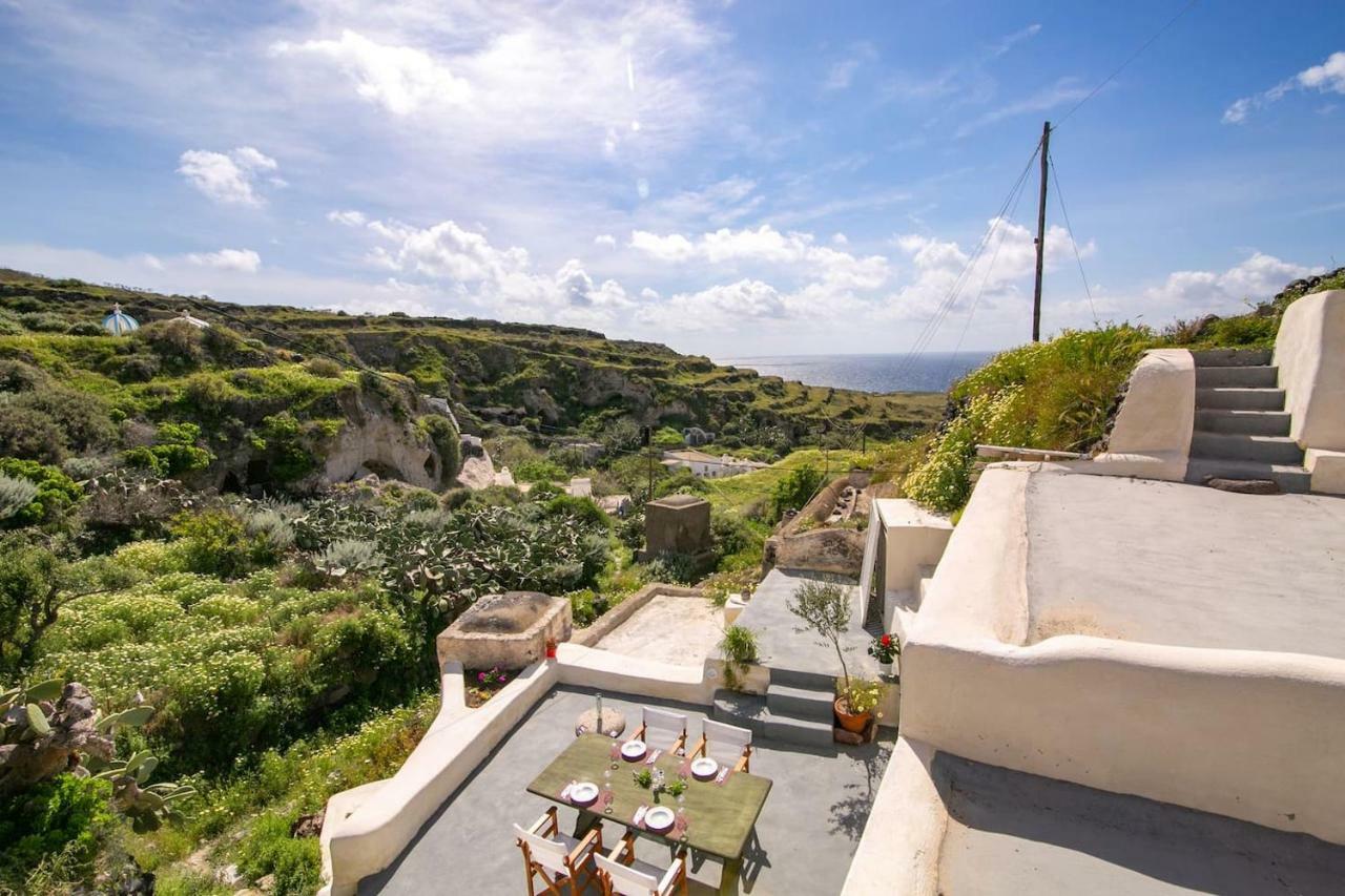 Villa Agrilia Secluded Cave House à Thirassía Extérieur photo