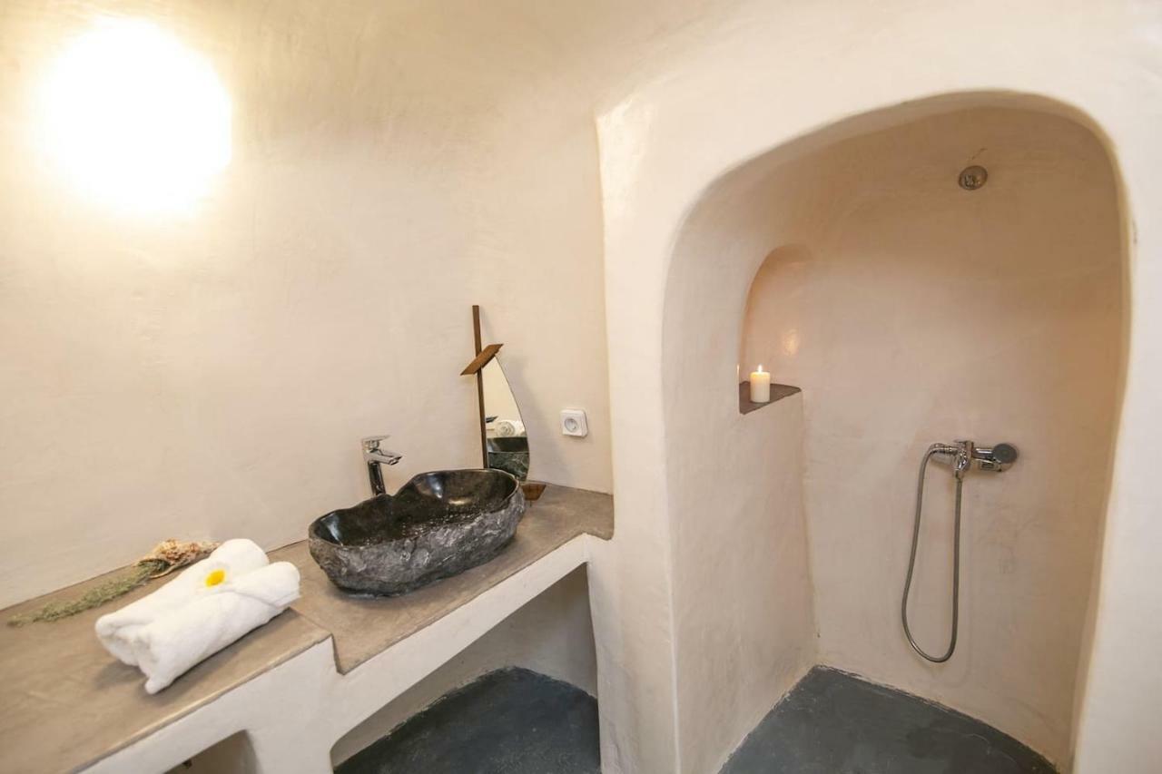 Villa Agrilia Secluded Cave House à Thirassía Extérieur photo