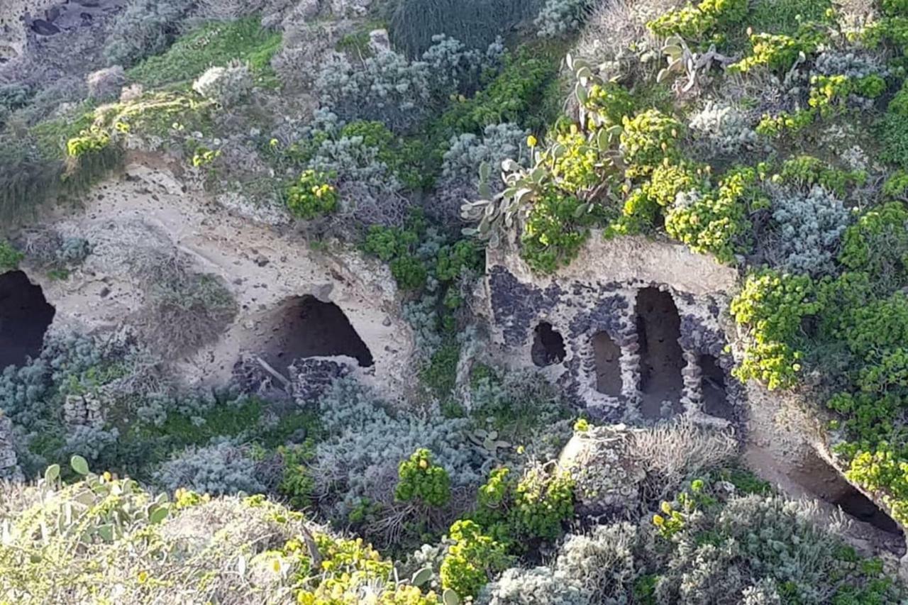 Villa Agrilia Secluded Cave House à Thirassía Extérieur photo