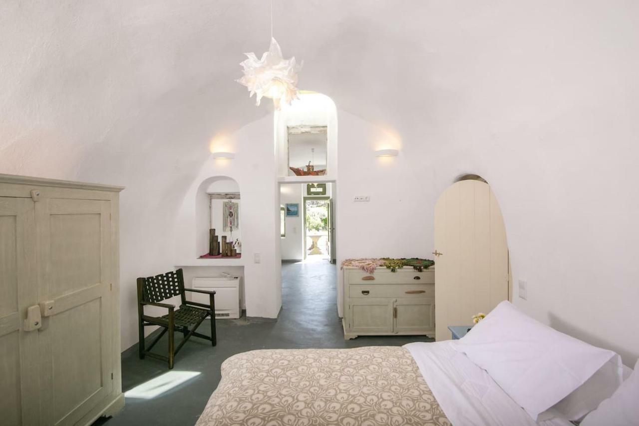 Villa Agrilia Secluded Cave House à Thirassía Extérieur photo